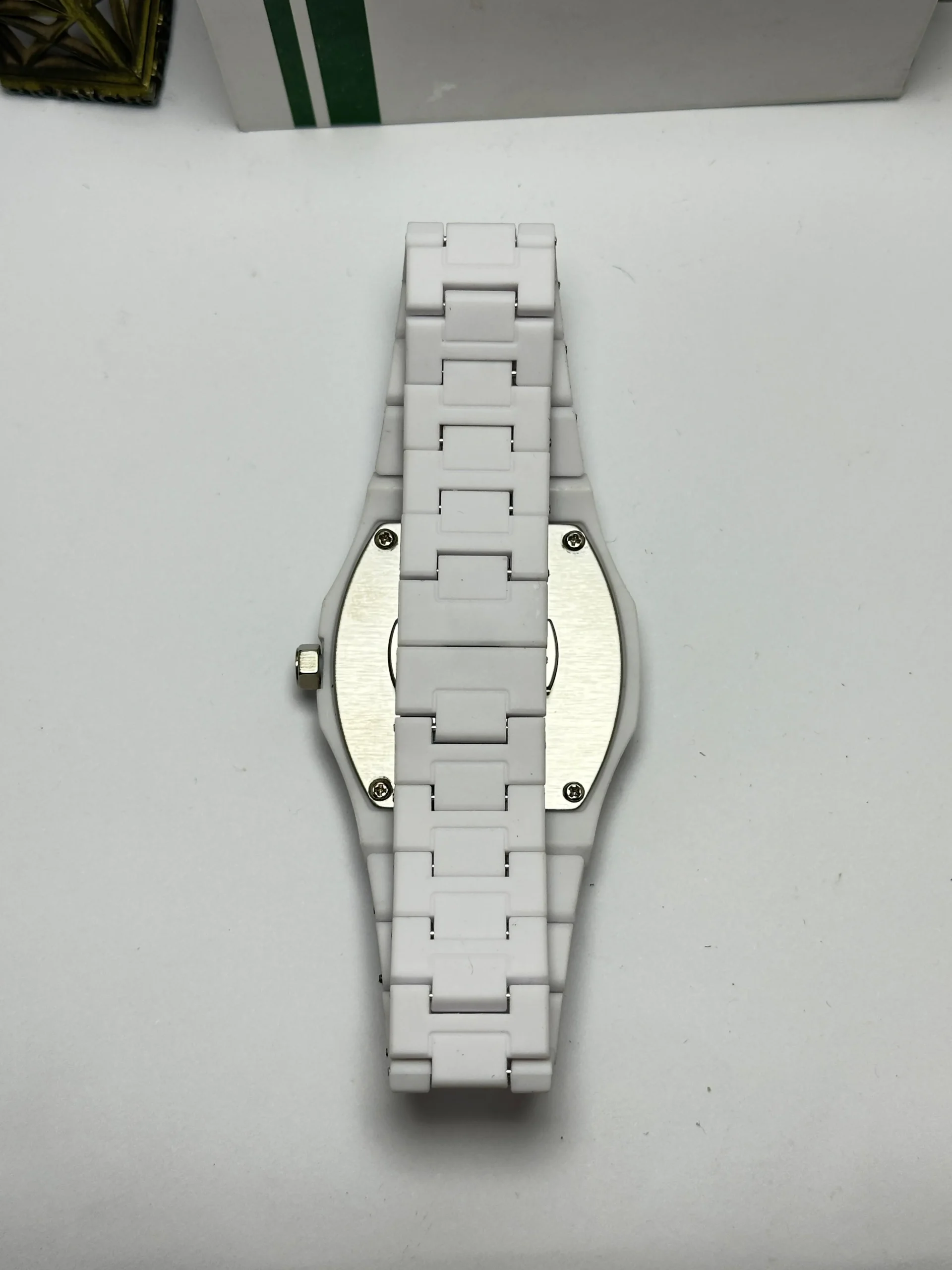 4 White Aura – Minimalist Luxury Watch - Image 4