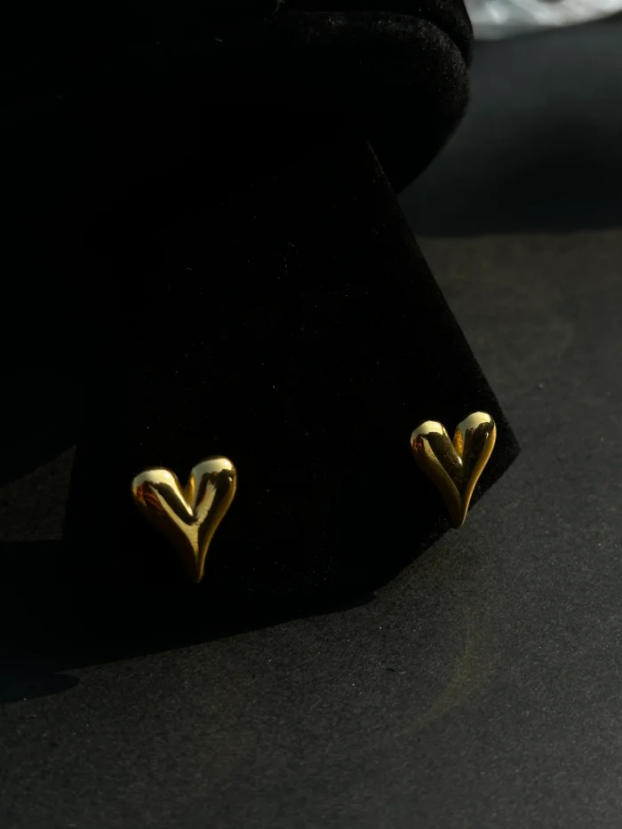 Minimal Gold Heart Stud Earrings – Elegant Polished Love Shape for Women - Image 4