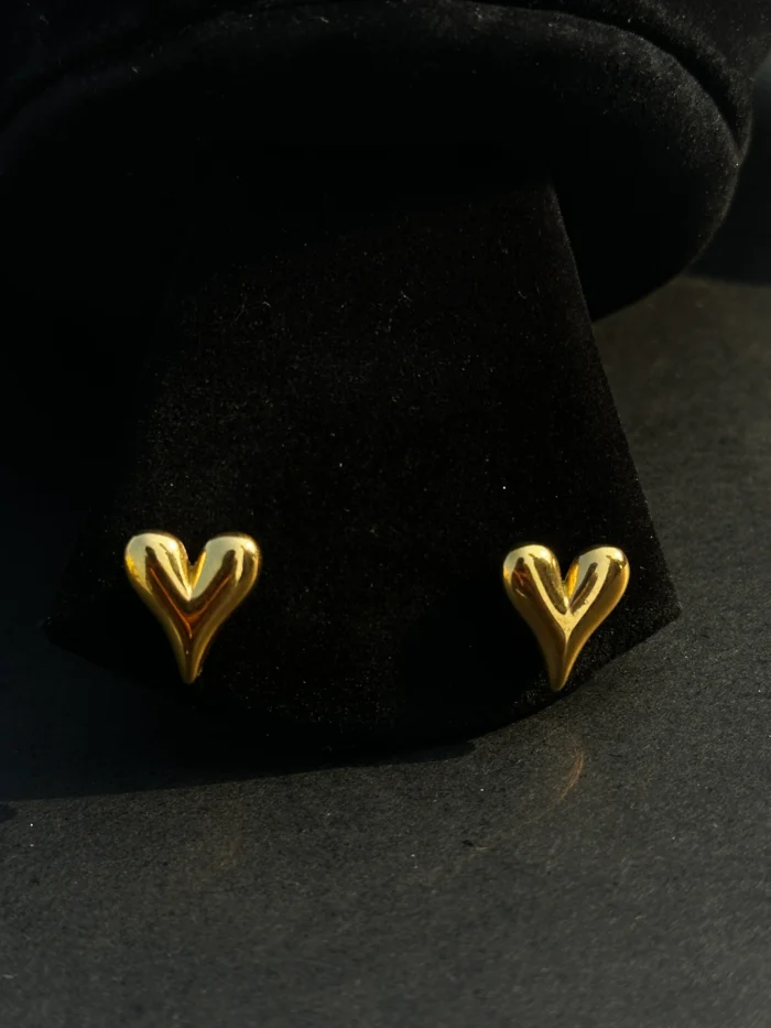 Minimal Gold Heart Stud Earrings – Elegant Polished Love Shape for Women - Image 3